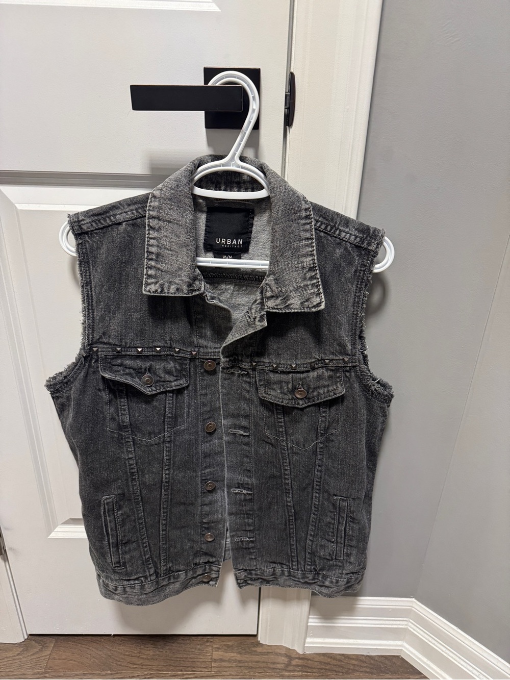 Men’s Urban Heritage Gray Washed Denim Vest with Stud Detail size Medium